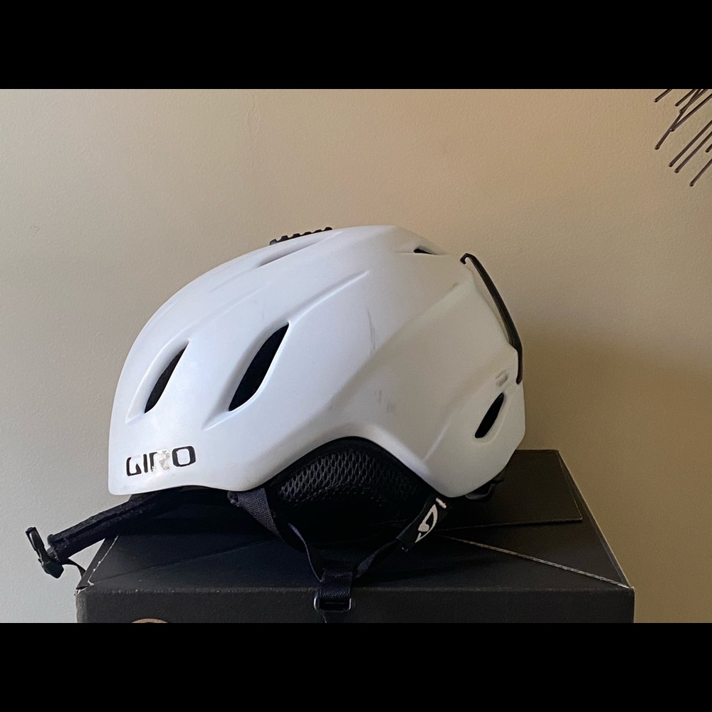 Giro Neo youth ski helmet